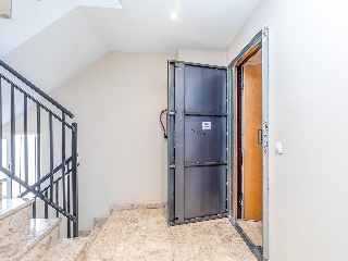 Piso con anejos en C/ San Miguel 10