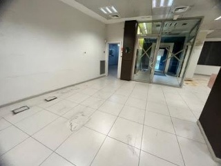 Local en C/ Villalobos, Madrid 11