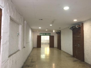 Espacio comercial en Av Isabel Manoja 5