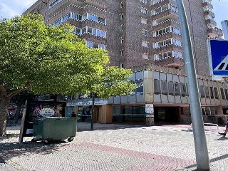 Local con garajes en Av Sant Jordi - Reus - Tarragona 2