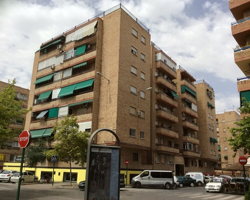Local en C/ Pintor Manuel Maldonado - Granada -