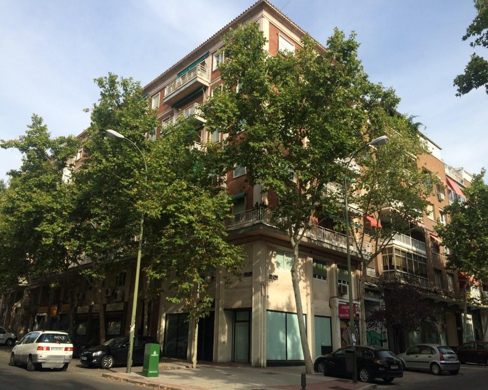 Local en C/ Fortunata y Jacinta - Madrid -