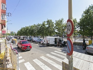 04247-0001 18