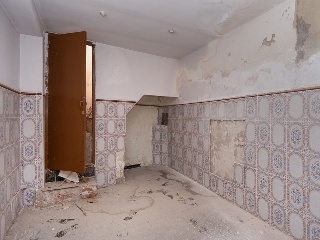 00992-0001 11