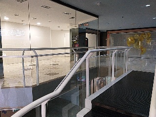 Local en C/ La Cámara (Centro Comercial El Atrio) Avilés 12