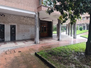Local en Plaza Zabalgane 9