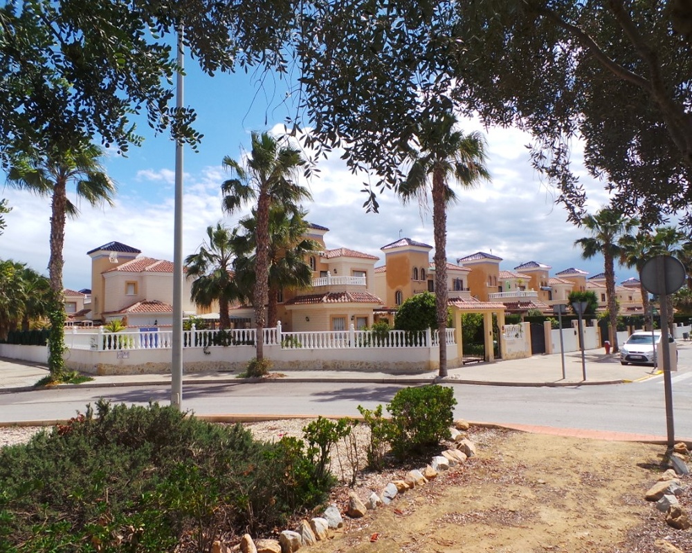Chalet Independiente en C/ Joaquín Chaparrieta, Guardamar de Segura (Alicante)