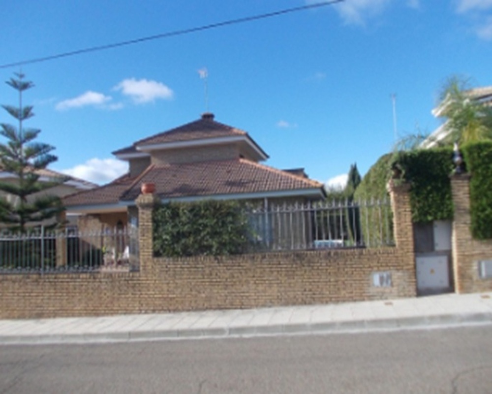 Chalet en C/ Federico García Lorca, Sanlúcar la Mayor (Sevilla)