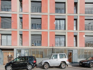 Pisos y garajes en C/ d´Elcano, Sabadell (Barcelona) 2