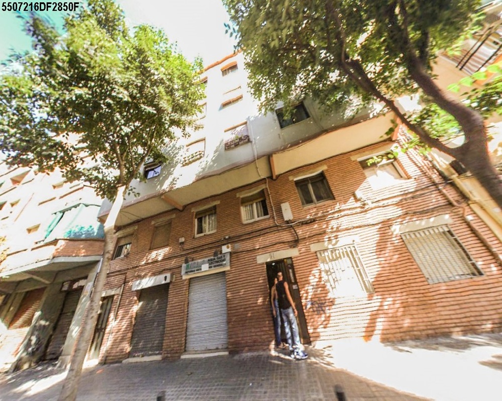 Pisos y Local en C/ Aigues del Llobregat, Hospitalet de Llobregat (Barcelona)