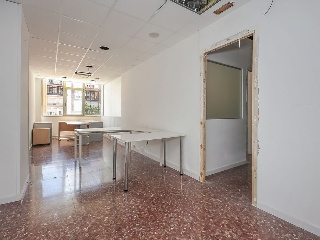 Local en C/ Mallorca, Barcelona 14