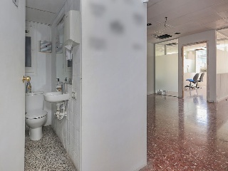 Local en C/ Mallorca, Barcelona 19