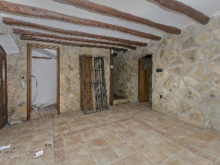 chalet independiente situado en Torre de Claramunt 31