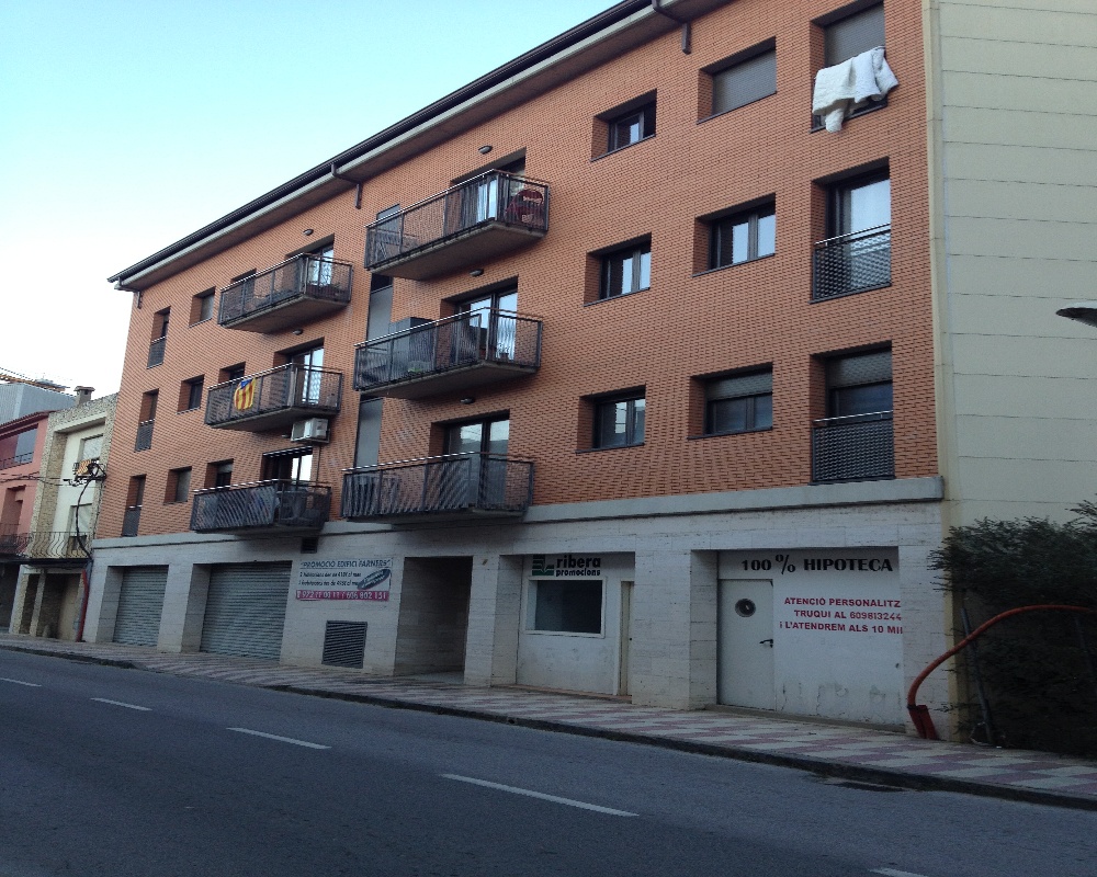 Local comercial en Av Santa Coloma - Anglés - Girona