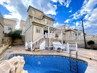 Piso en venta en San Miguel De Salinas de 158  m²