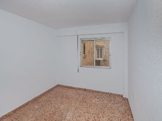 Piso en C/ Poeta Llorente - Gandía - Valencia 34