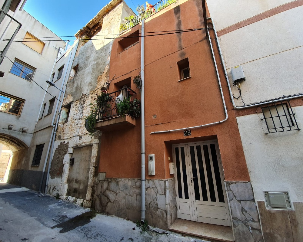 Casa adosada en C/ Roger de Lluria, Ulldecona (Tarragona)