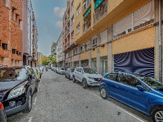 Local en C/ Montseny, Girona 37