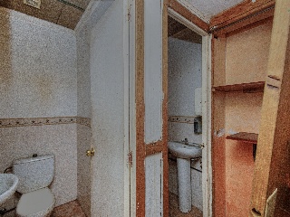 Local en C/ Montseny, Girona 52