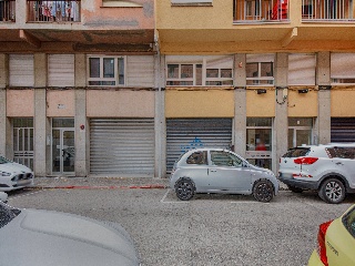 Local en C/ Montseny, Girona 56