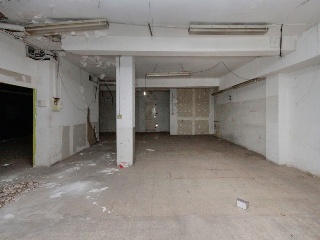Local comercial en C/ Baldomer Sola - Badalona - Barcelona 26