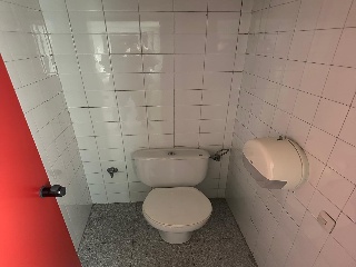 Local en C/ Argullos, Barcelona 9
