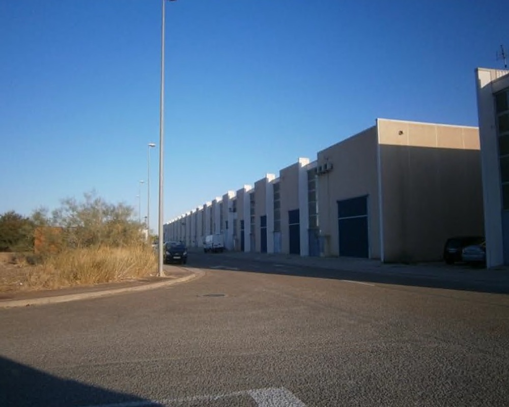 Nave industrial en Pz Los Leones, Pinseque (Zaragoza)