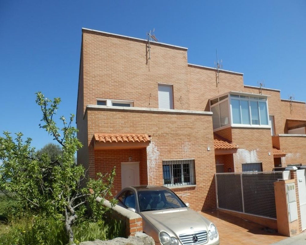 Chalet adosado en C/ Oropesa