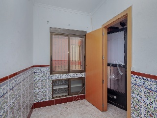 Local en C/ Xúquer 32