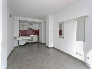 Pisos y locales en C/ Joan Salvat i Papasseit 13