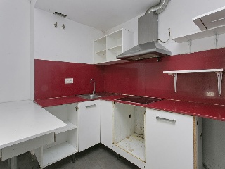 Pisos y locales en C/ Joan Salvat i Papasseit 15