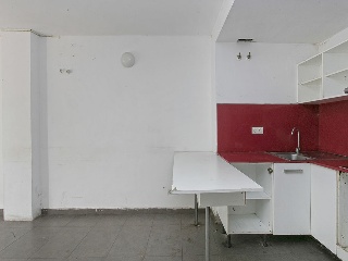 Pisos y locales en C/ Joan Salvat i Papasseit 16