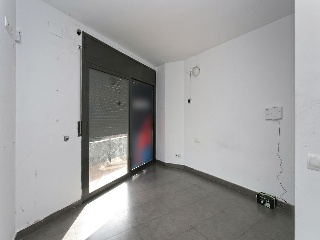 Pisos y locales en C/ Joan Salvat i Papasseit 17