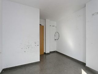 Pisos y locales en C/ Joan Salvat i Papasseit 18