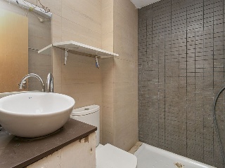 Pisos y locales en C/ Joan Salvat i Papasseit 22