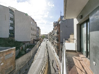 Pisos y locales en C/ Joan Salvat i Papasseit 24