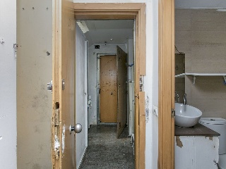 Pisos y locales en C/ Joan Salvat i Papasseit 25