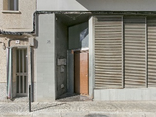 Pisos y locales en C/ Joan Salvat i Papasseit 29
