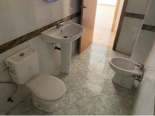 Piso y plazas de garaje en C/ Virgen de la Cabeza 8