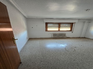 Piso con anejos en Ctra Valencia 3