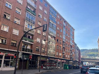Piso en venta en Bilbao de 87  m²