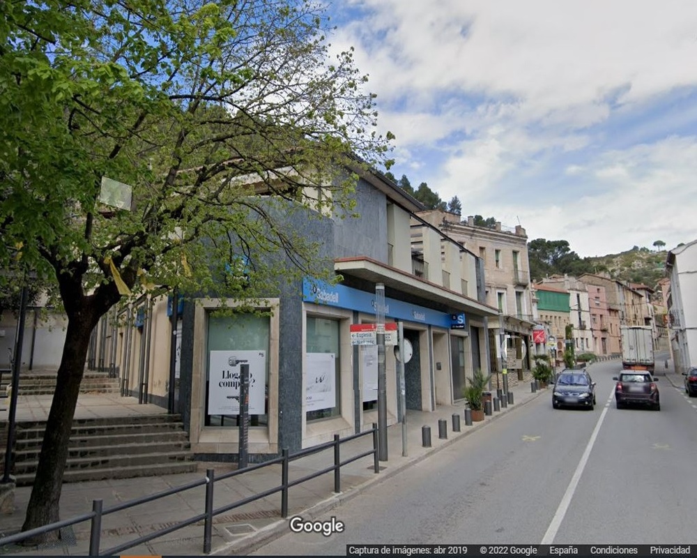 Local comercial en Av Cataluña - La Pobla de Claramunt - Barcelona