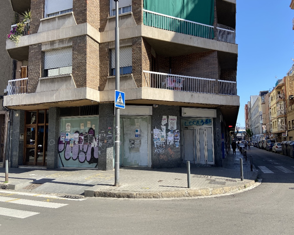 Local en C/ Enric Prat de la Riba - El Hospitalet de Llobregat - Barcelona      