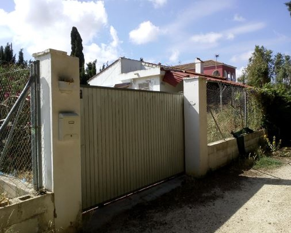 Chalet en C/ del Buho, Chiclana de la Frontera (Cádiz)