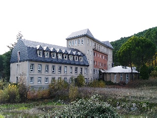 Edificio en construcción paralizada en  Mombeltrán 6