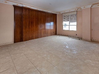 Piso con anejos en Av Reyes Católicos 52