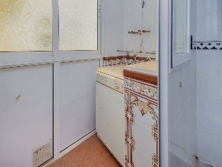 Piso con anejos en Av Reyes Católicos 59