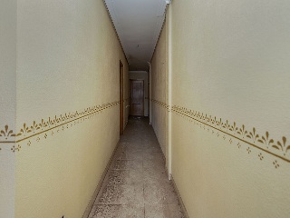 Piso con anejos en Av Reyes Católicos 60