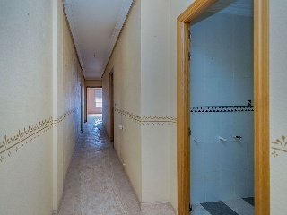 Piso con anejos en Av Reyes Católicos 63