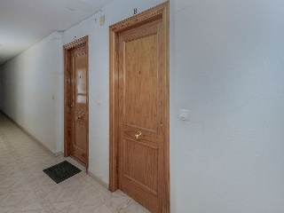 Piso con anejos en Av Reyes Católicos 65